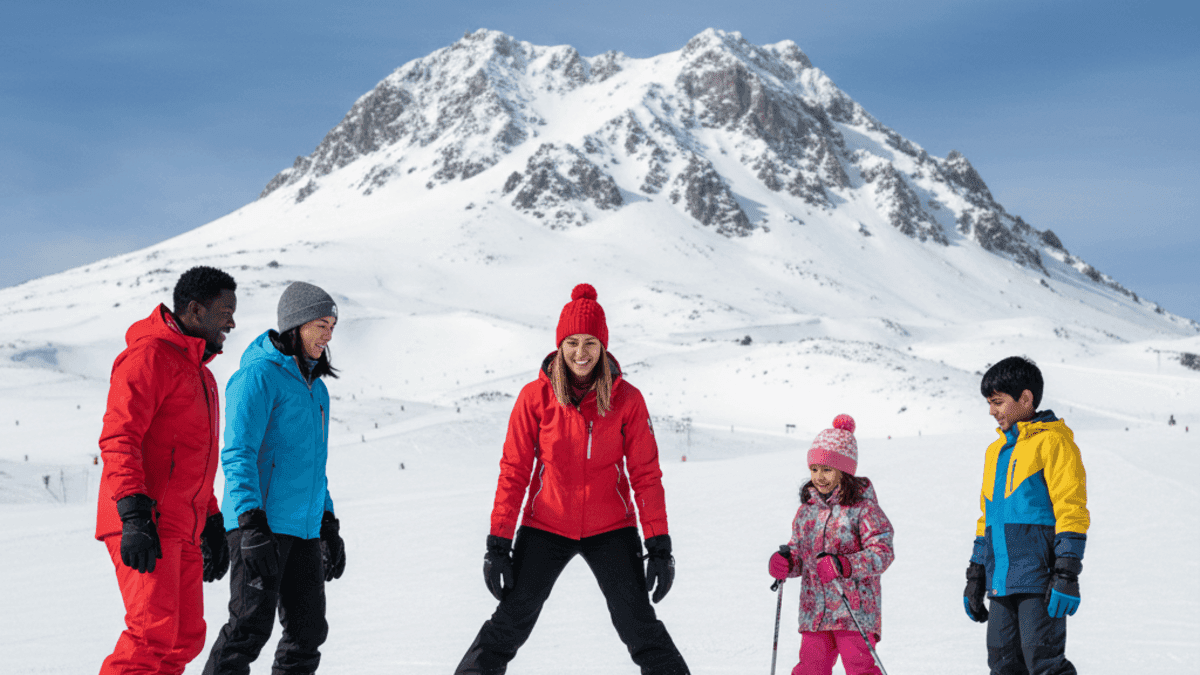 Erciyes Kayak Dersi Ücretleri Tek Kişi 4.000 Tl 2 Kişi 7.000 Tl 3 Kişi 9.000 4 Kişi 10.000tl 5 Kişi Ve Üzeri Kişi Başı 2.250 Tl - Erciyes Kayak Dersi Ücretleri: Profesyonel Eğitimin Detayları